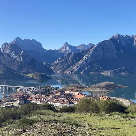 Mirador Solasierra Vistas A La Montana Y Pantano Riano (Leon)